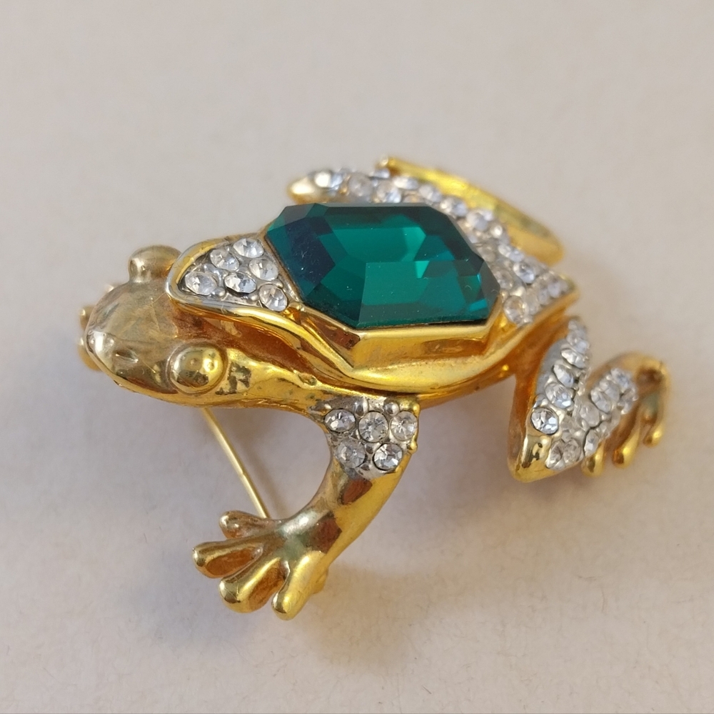 Gold and Green Frog Brooch - Picture 12 of 14